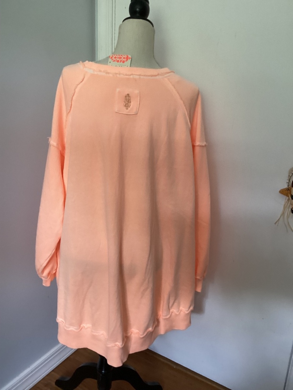 NWT FREE PEOPLE MOVEMENT PASTEL PEACH SWEATSHIRT HIGH LOW SZ MEDIUM - Picture 9 of 16